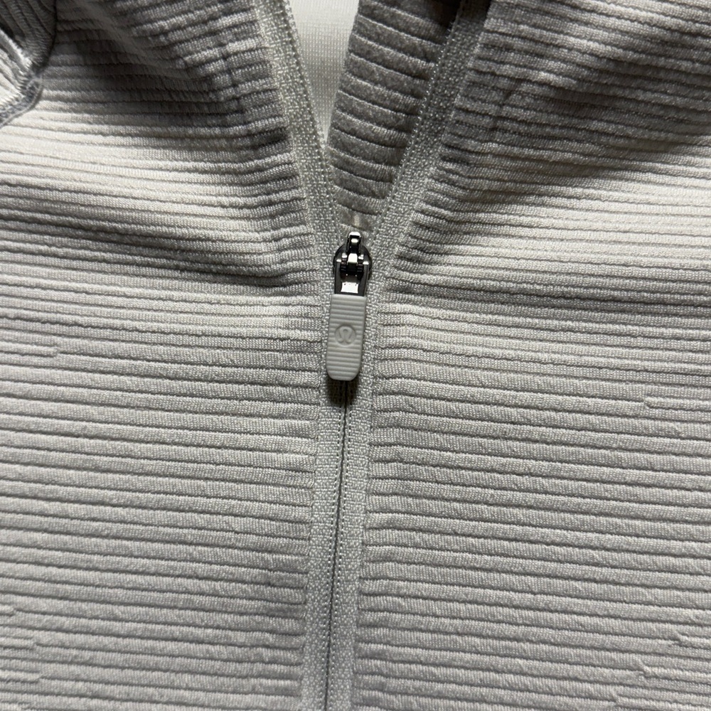 Lululemon pullover - Picture 4 of 10